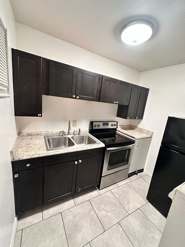 Building Photo - Charming and Cozy 1 bedroom 1 bathroom