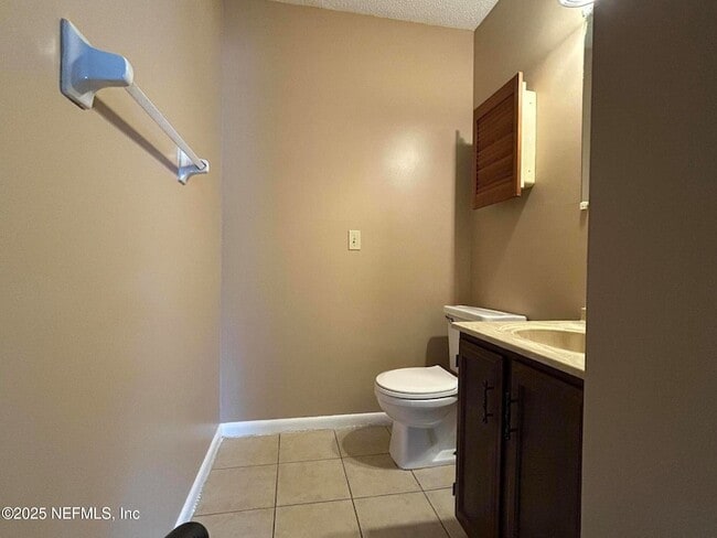 Building Photo - 808 Meadowbrook Dr