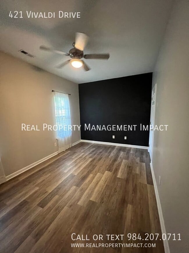 Building Photo - 421 Vivaldi Dr