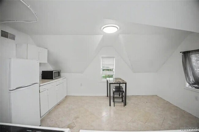 Building Photo - 485 Porter Ave