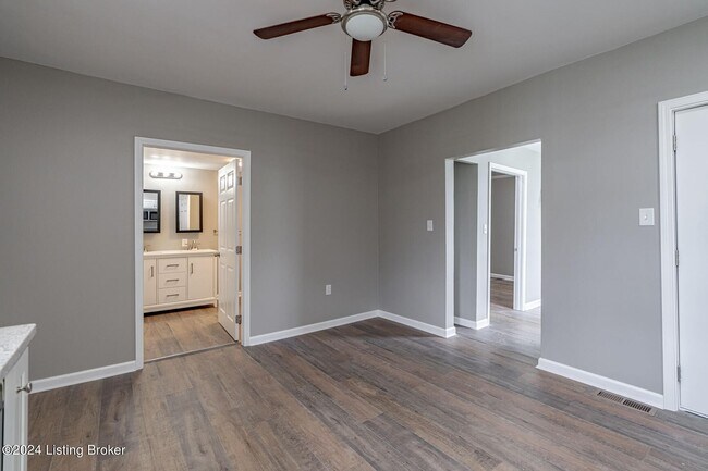 Building Photo - 1246 Schiller Ave