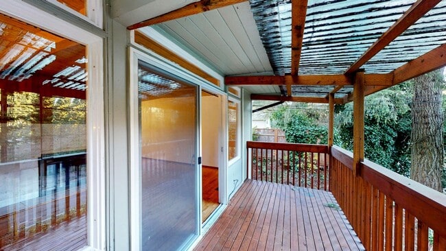 Building Photo - Available April 1 in Richmond Highlands