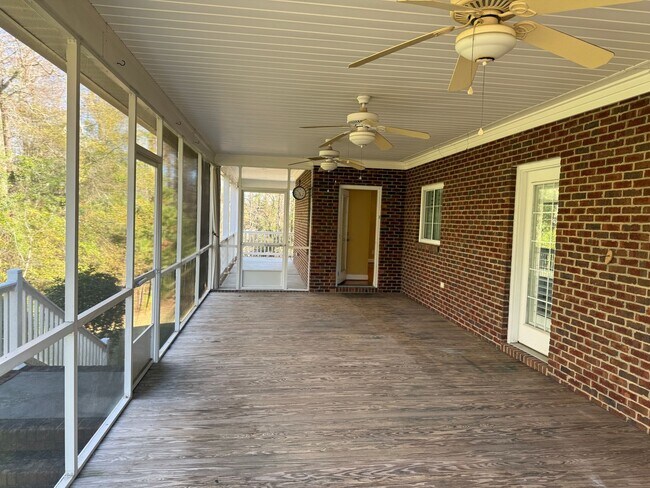 Building Photo - Lexington