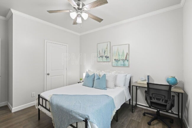 Building Photo - 1521 Preston St S