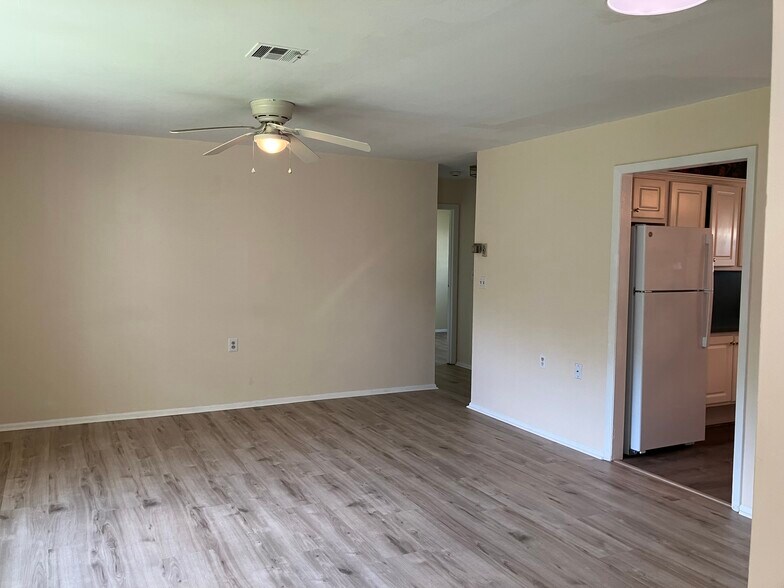Building Photo - 335A Canterbury Ct
