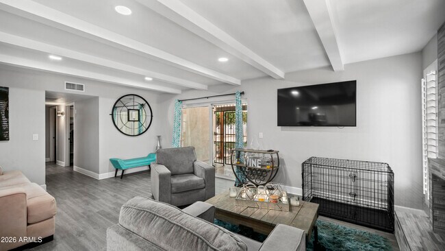 Building Photo - 648 E Tam O Shanter Dr