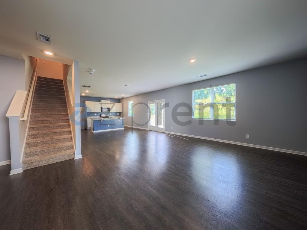 Building Photo - Unit