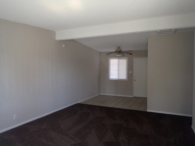 Building Photo - 336 Oasis Dr