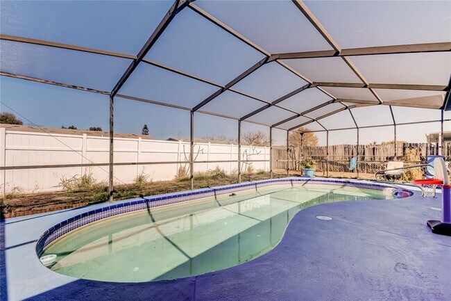 Building Photo - 3041 Huntington Rd