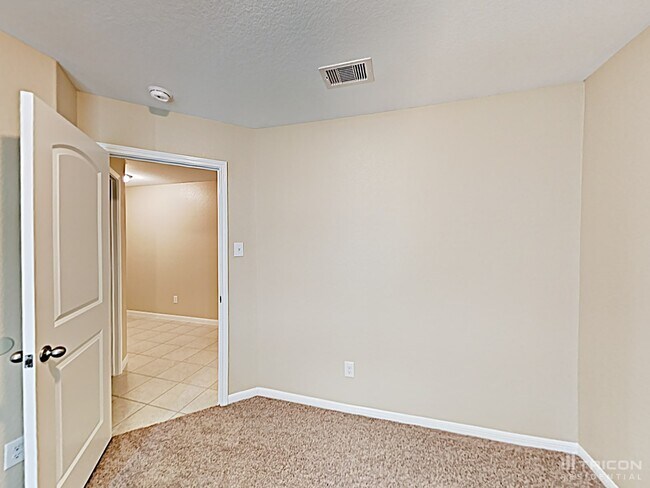Building Photo - 733 Totem Trail Dr