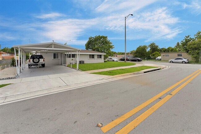 Building Photo - 361 SE 6th Ave