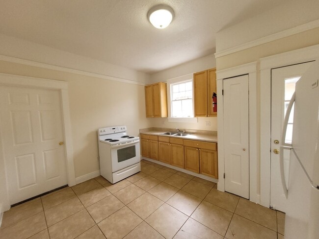 Building Photo - 4702 Euphrosine St