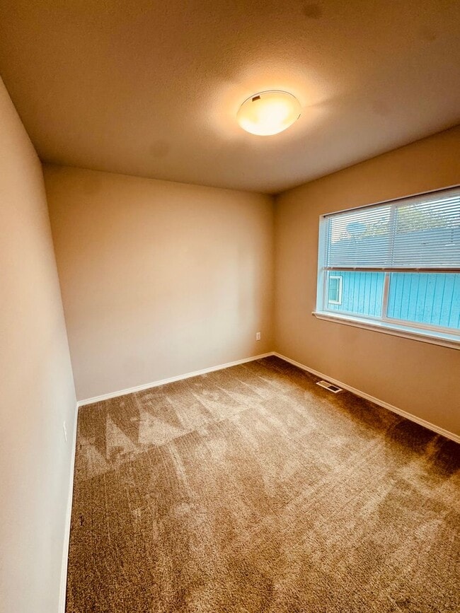 Building Photo - Beautifully designed condo!