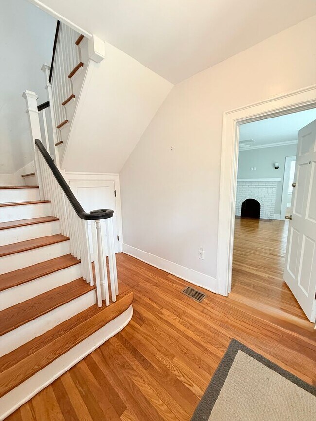 Building Photo - 508 E 51st St