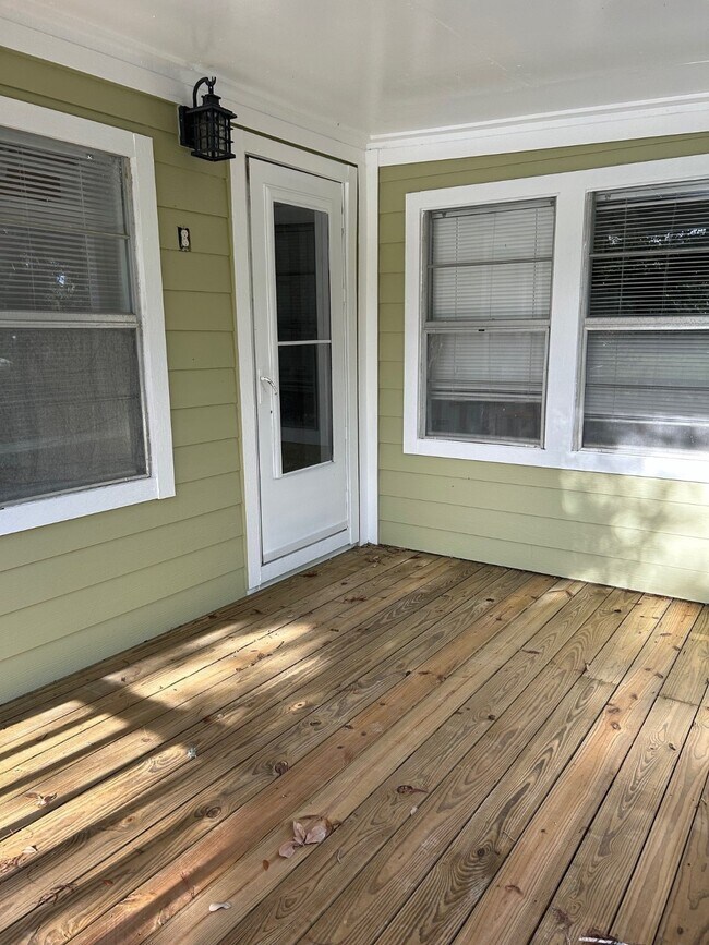 Building Photo - 327 Bayou Rd