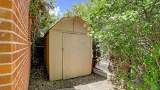 Building Photo - PRE-LEASE 4 BED 2 BATH – Updated Brick Hom...