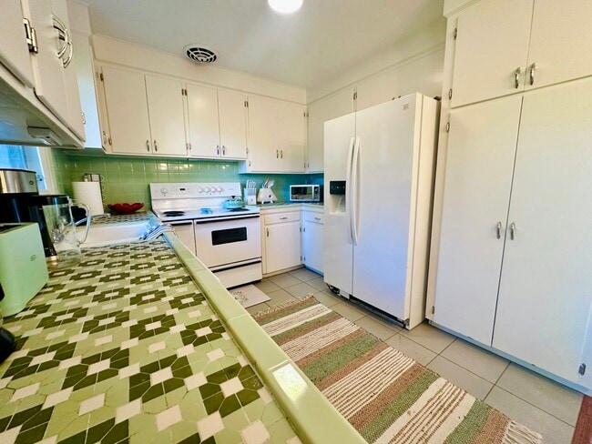 Building Photo - 27 Escalona Ave