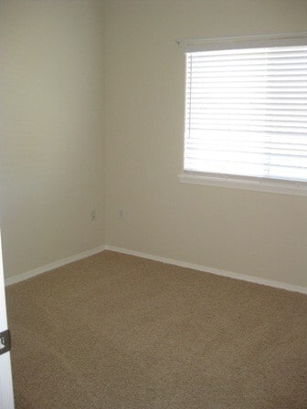 Building Photo - Beautiful West Richland Home with RV Parking!