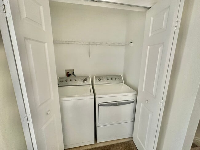 Building Photo - Orlando - 3 Bedroom, 2.5 Bathroom - $1,845.00