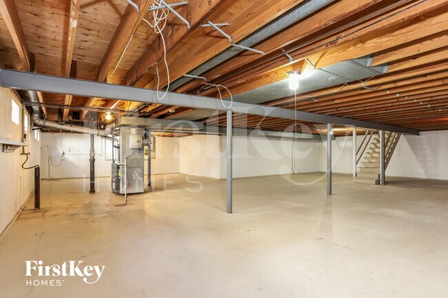 Building Photo - 3250 Churchill Dr