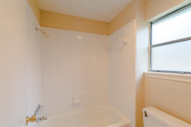 Building Photo - 816 Whitehall Dr