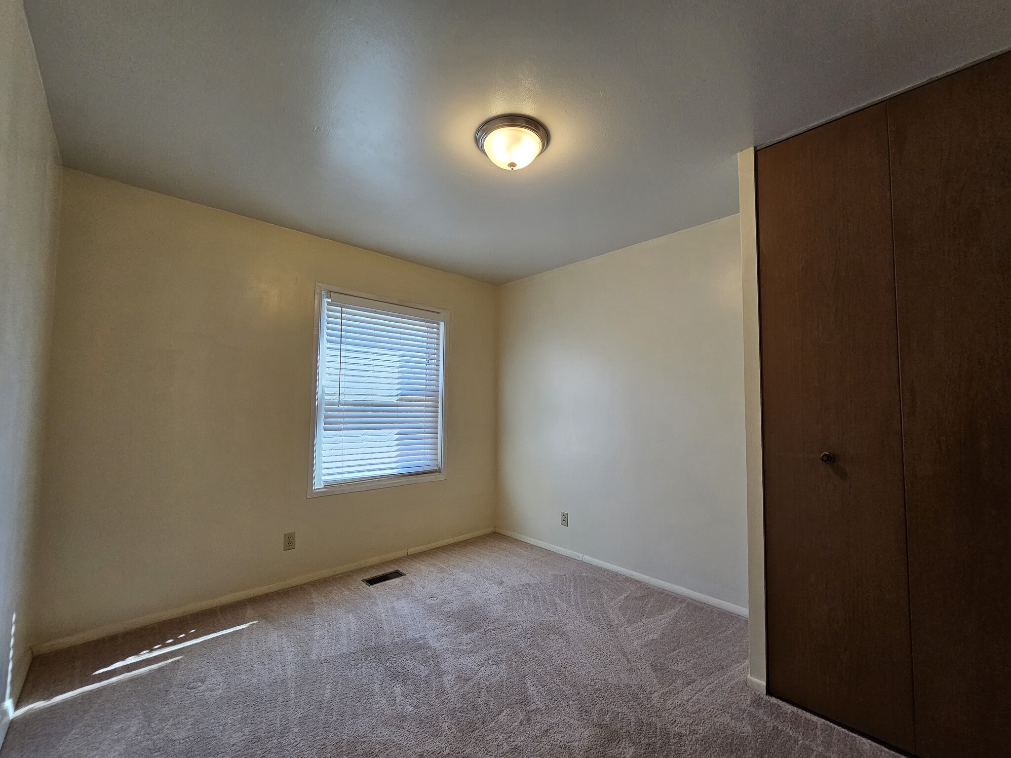 Building Photo - 124 N Brentwood Dr
