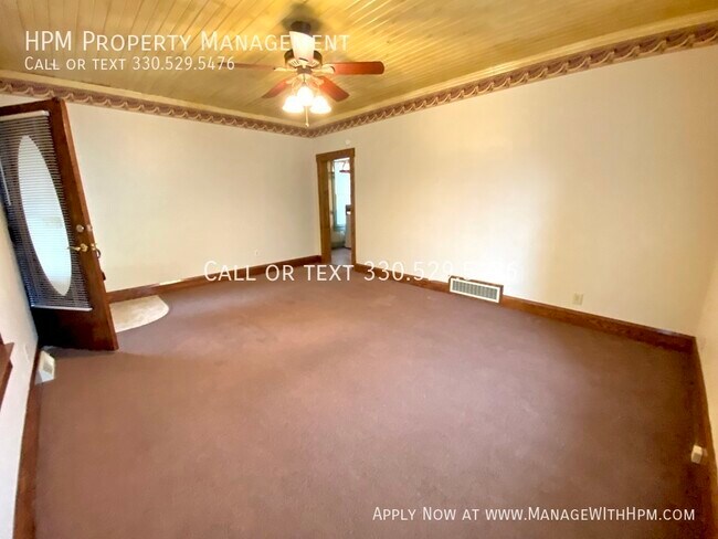 Building Photo - 837 Parkview St NE