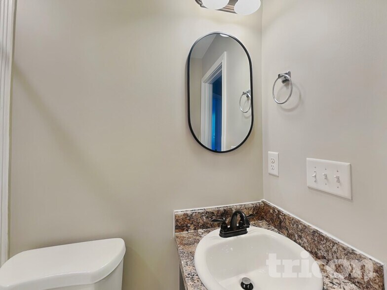 Building Photo - 1041 Charles Thomas Dr