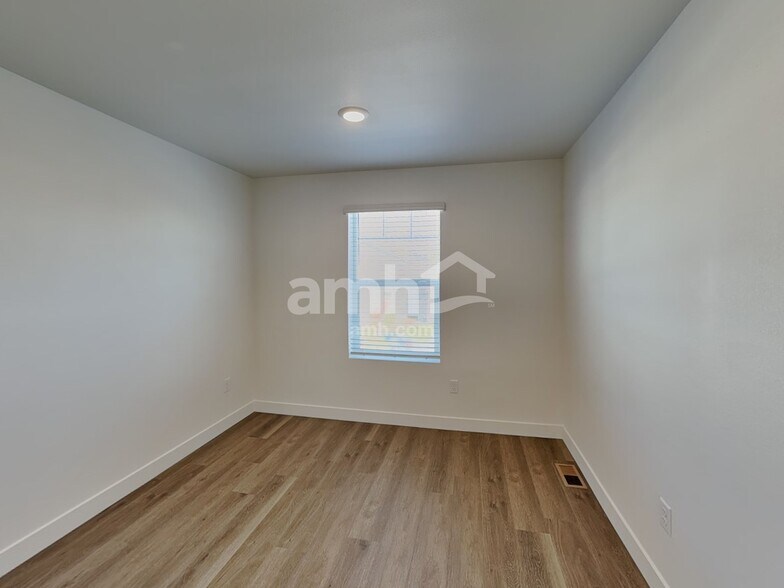 Building Photo - 4720 85th Dr NE