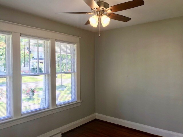 Building Photo - 306 Oakridge Blvd