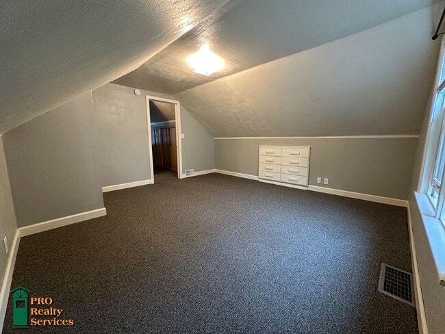 Building Photo - 3 Bedroom Home in St. Paul