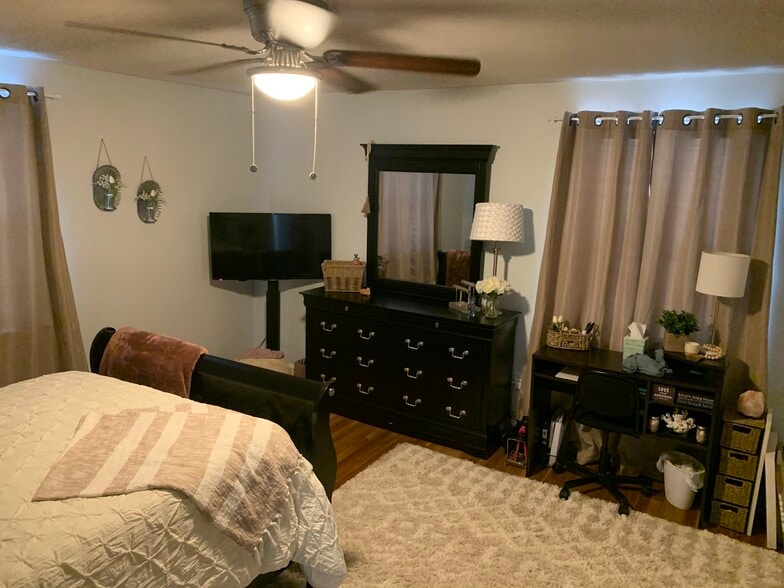 Bedroom 2 - 4302 Silsby Rd