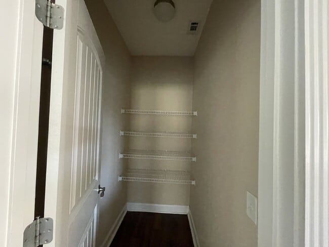 Building Photo - Home For Rent