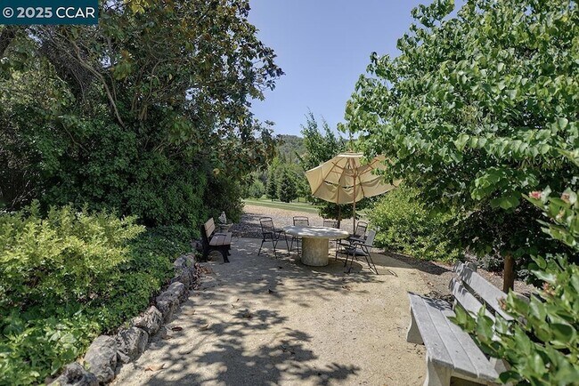 Building Photo - 3377 Rossmoor Pkwy