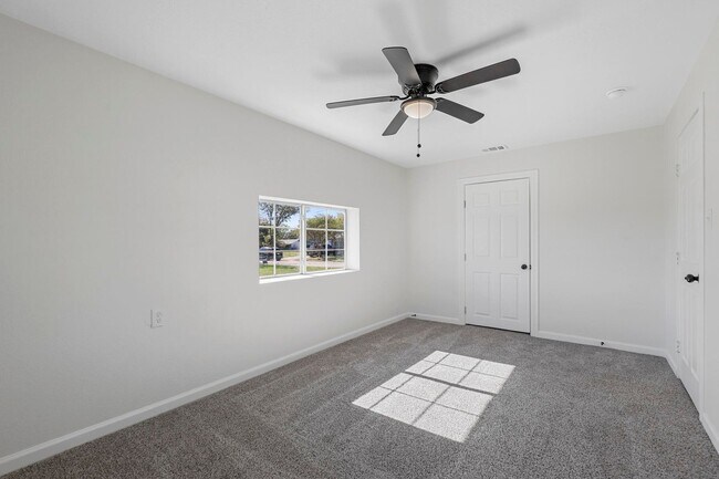 Building Photo - BEAUTIFUL- UPDATED 3 bedroom 1 Bath in Cleburne!