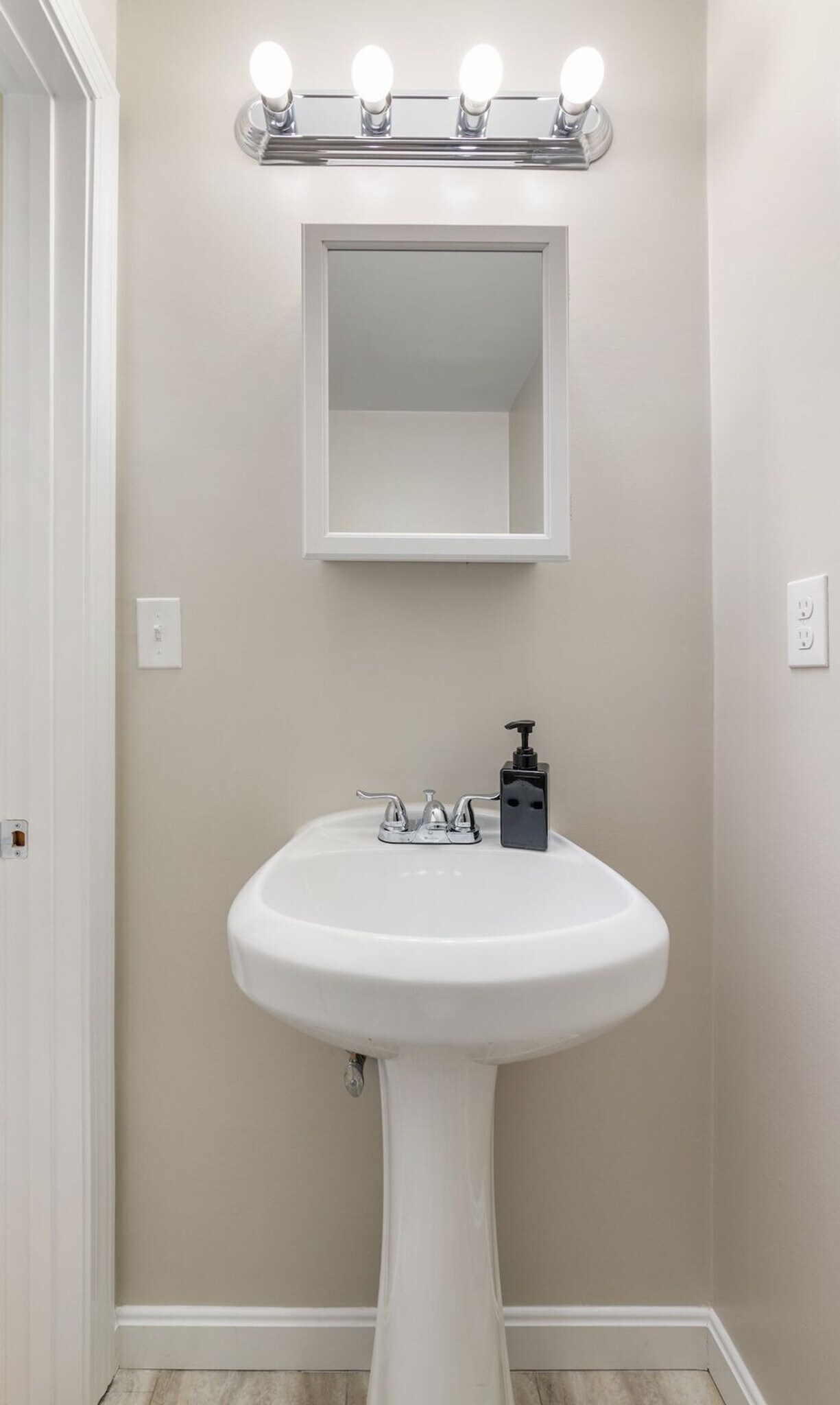 Building Photo - 12 Hubbardston Rd