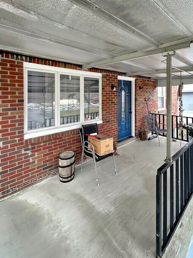 Building Photo - Charming 2-bedroom, 1-bath home in Oakdale, PA!