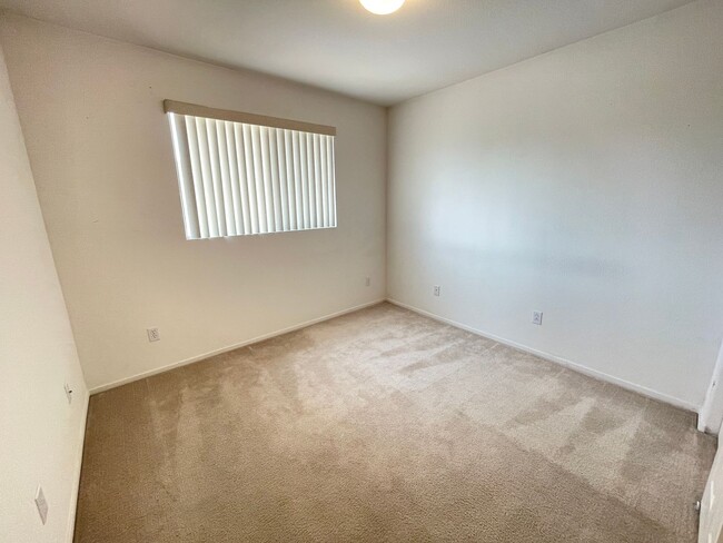 Building Photo - 9751 Ocotillo Falls Ave
