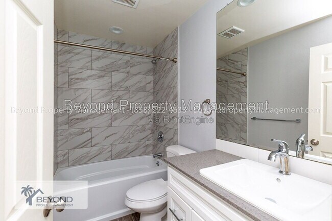 Building Photo - 5313 Vickie Dr