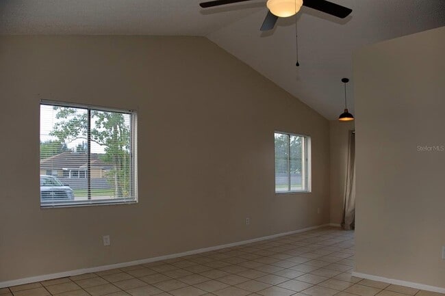 Building Photo - 6003 Oleander Dr