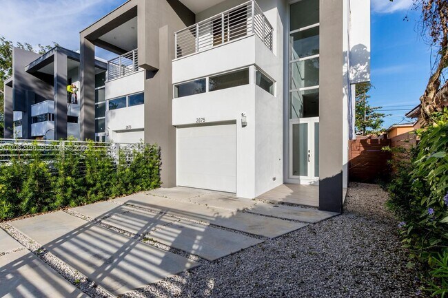 Building Photo - 2875 SW 33rd Ct