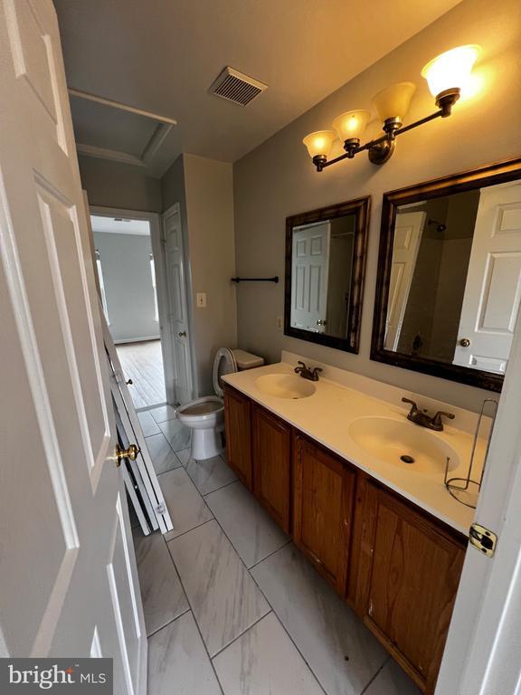 Building Photo - 44211 Litchfield Terrace