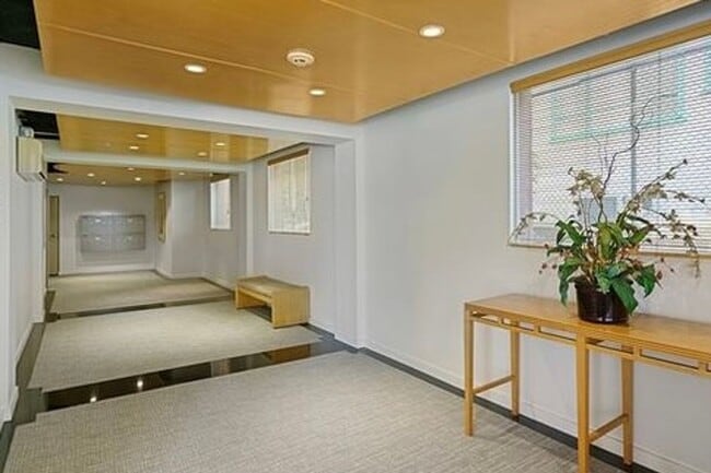 Building Photo - Rare Opportunity to Rent Spacious & Bright WLA Condo