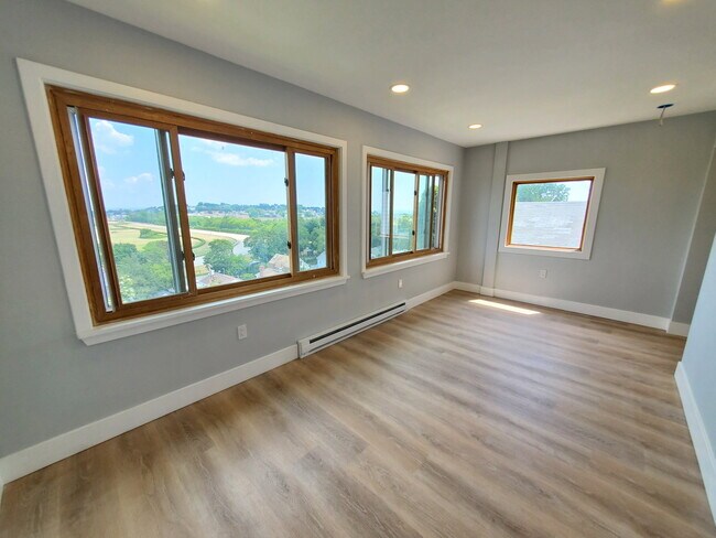 Building Photo - 31 Faywood Ave