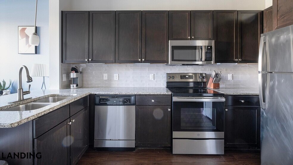 Building Photo - 13920 Mandolin Dr