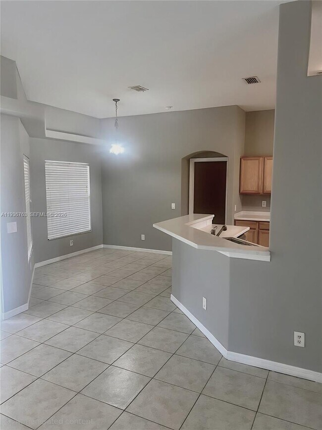 Building Photo - 2050 SE Franciscan St