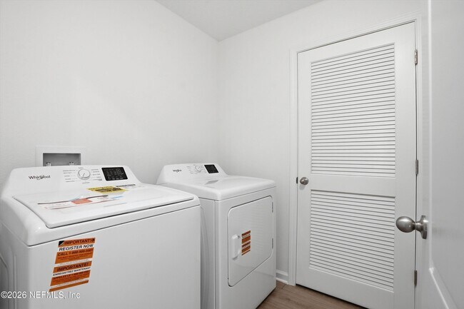 Building Photo - 32 Pasadena Dr