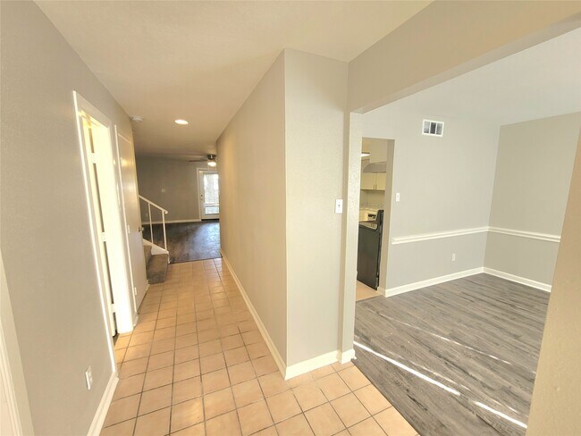 Building Photo - 5920 Arncliffe Dr