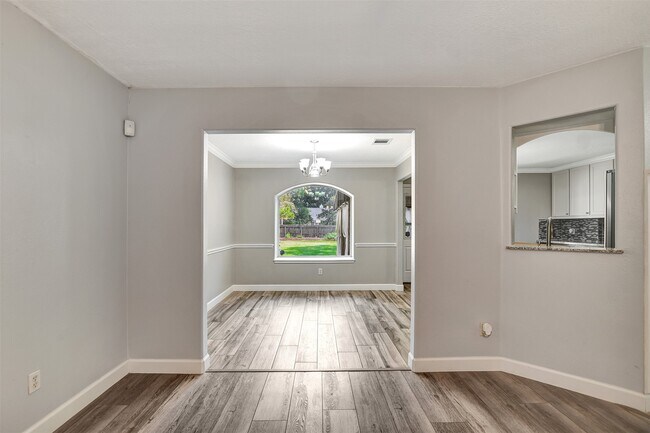 Building Photo - 22806 Lantana Dr