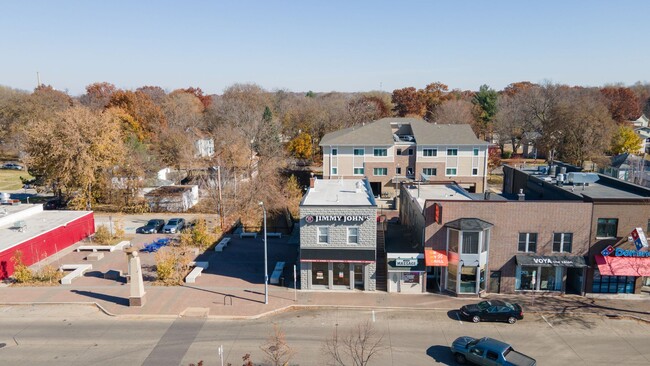 Building Photo - 2016 College St